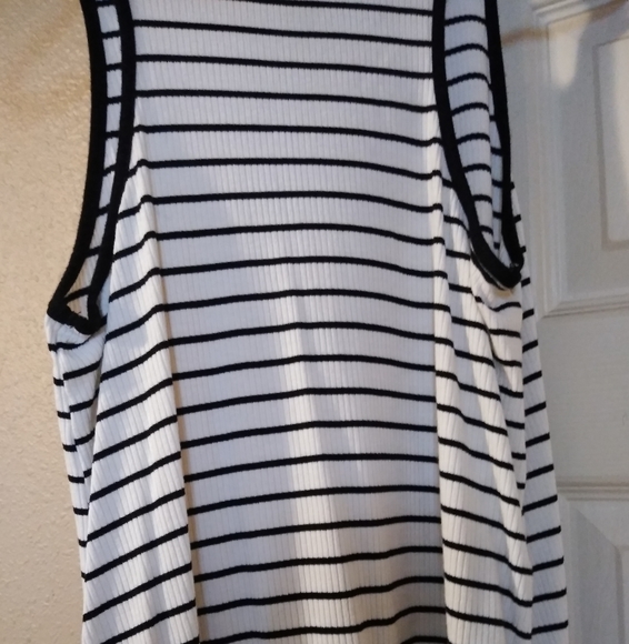 Super cute Tank - Picture 5 of 7